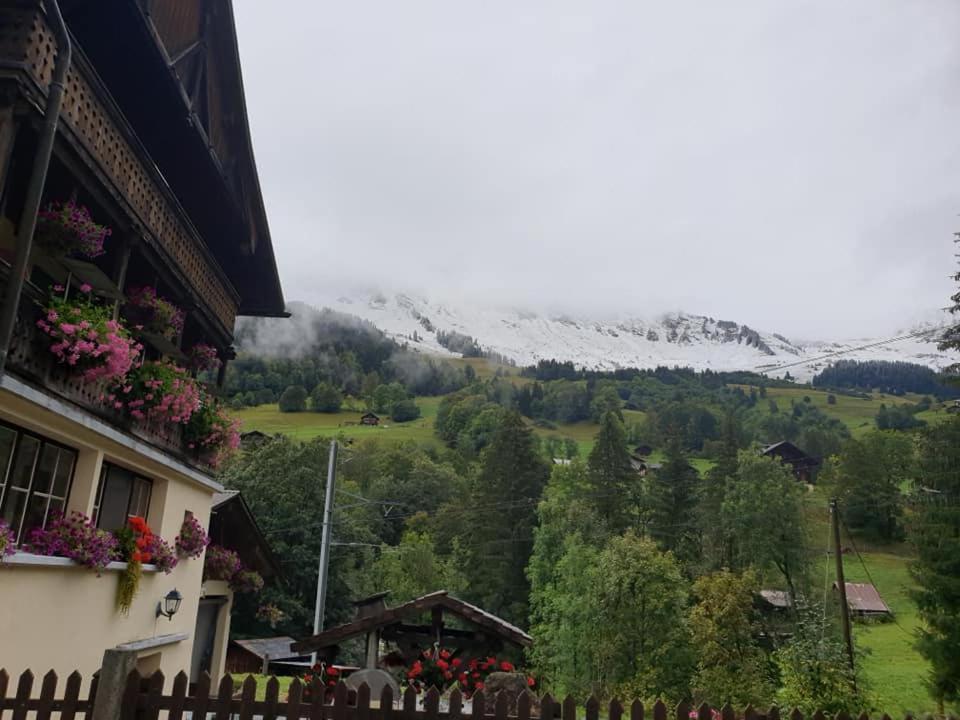 Auberge De L'Ours Vers L'Eglise Exterior foto